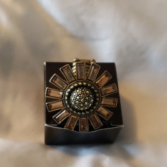 AVON MARK JEWELRY - Picture 1 of 3